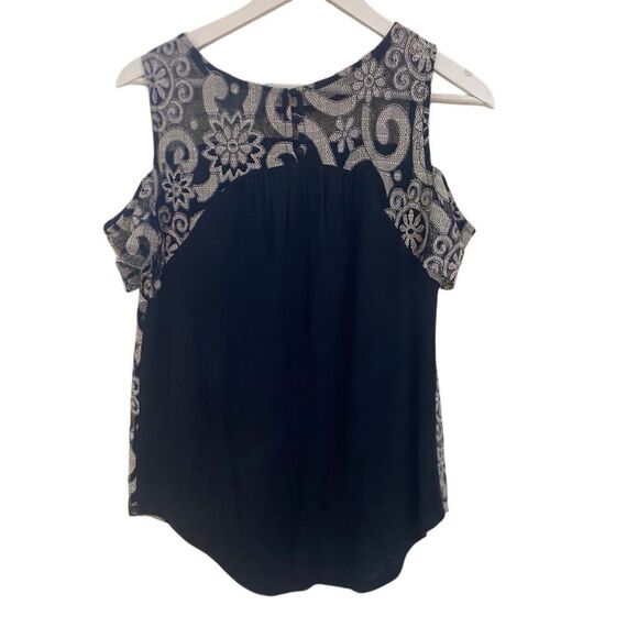 Sunday in Brooklyn cold shoulder black gray paisley like design medium - Picture 4 of 4